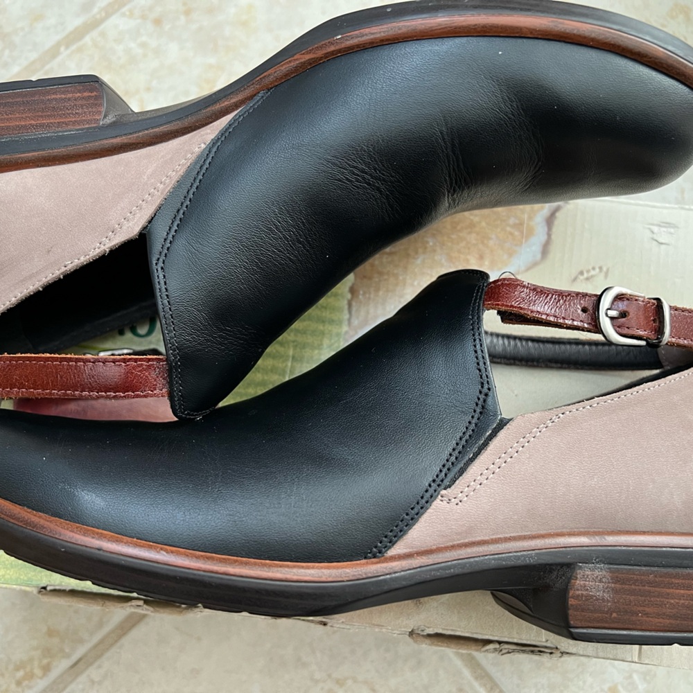 Naot Kamsin women’s bootie black/taupe Sz 42